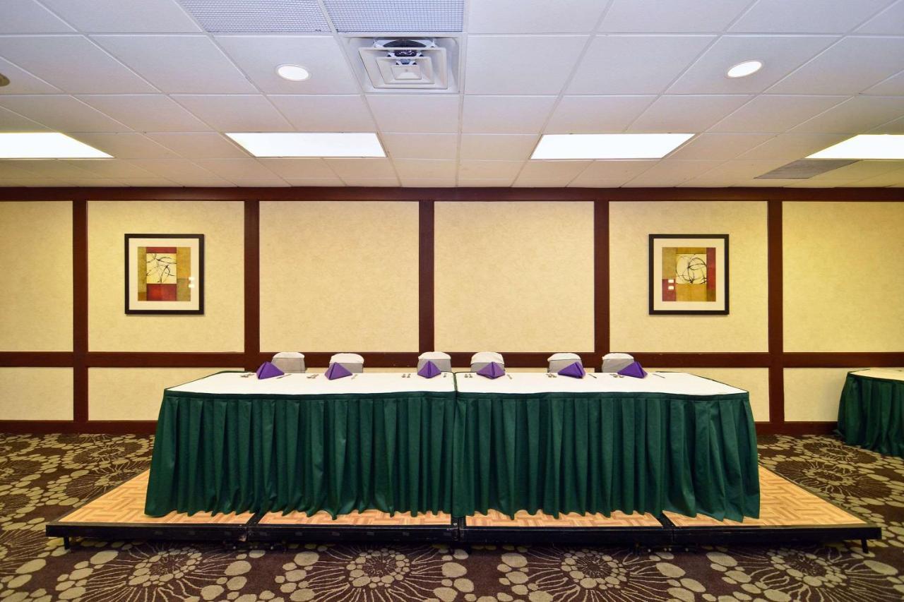 Quality Inn & Conference Center Akron Eksteriør bilde