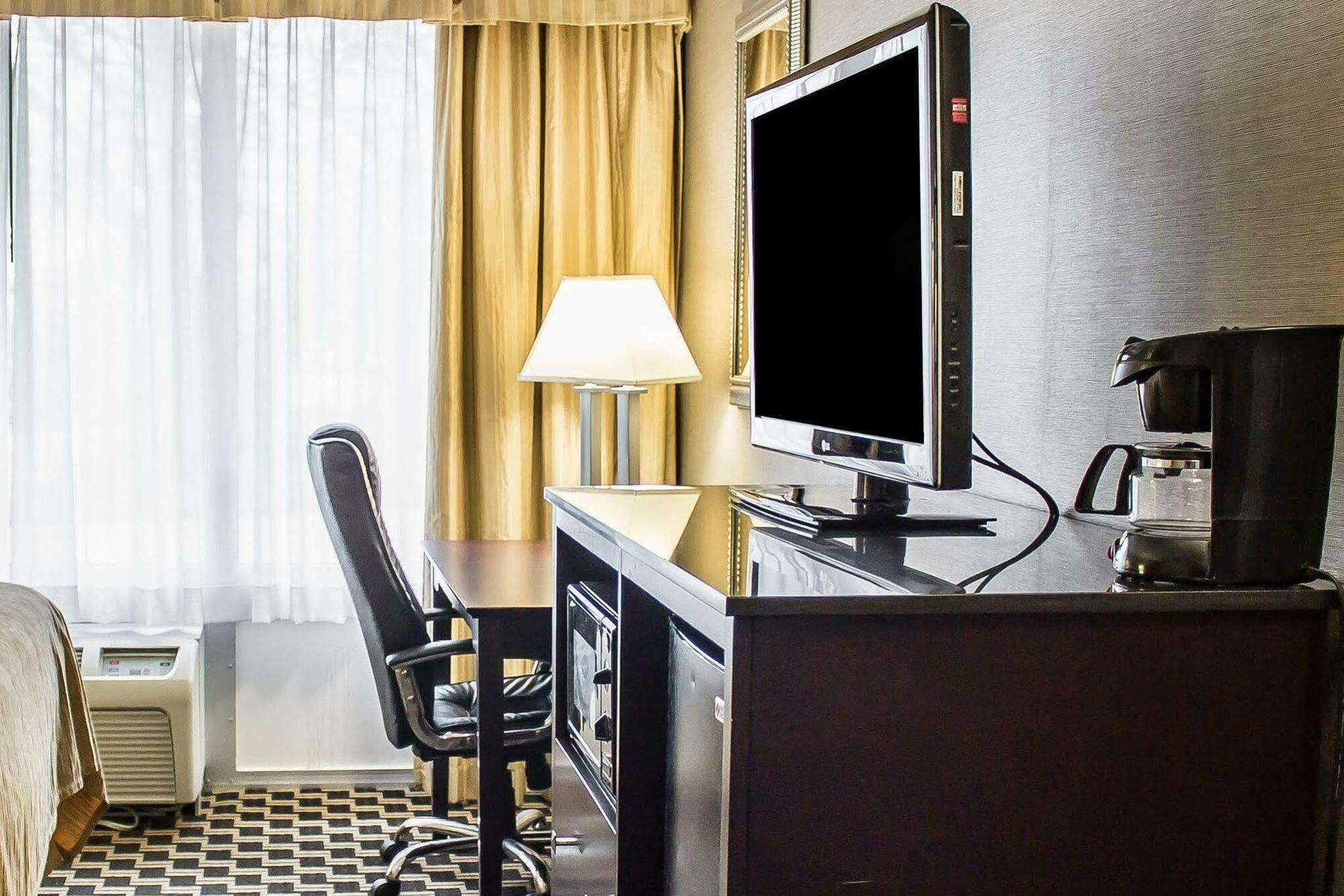 Quality Inn & Conference Center Akron Eksteriør bilde